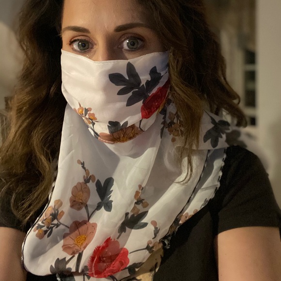 Beautiful facial mask/scarf - Picture 3 of 5